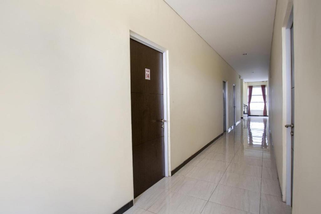 Reddoorz Syariah Near Transmart Mall