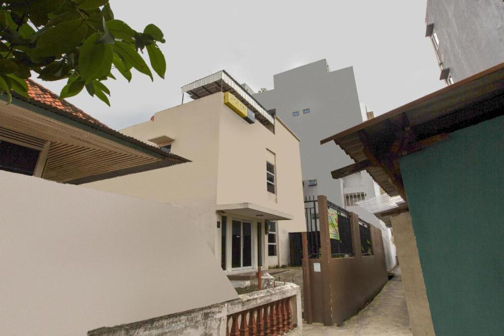 Hotel Reddoorz Syariah Near Transmart Mall