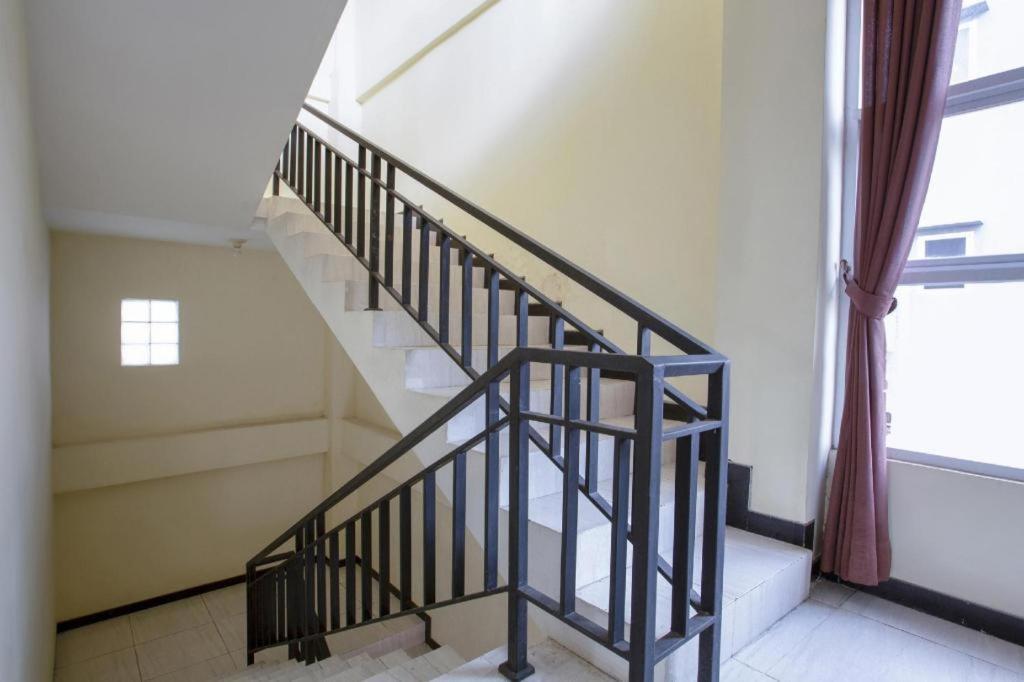 Reddoorz Syariah Near Transmart Mall Palembang