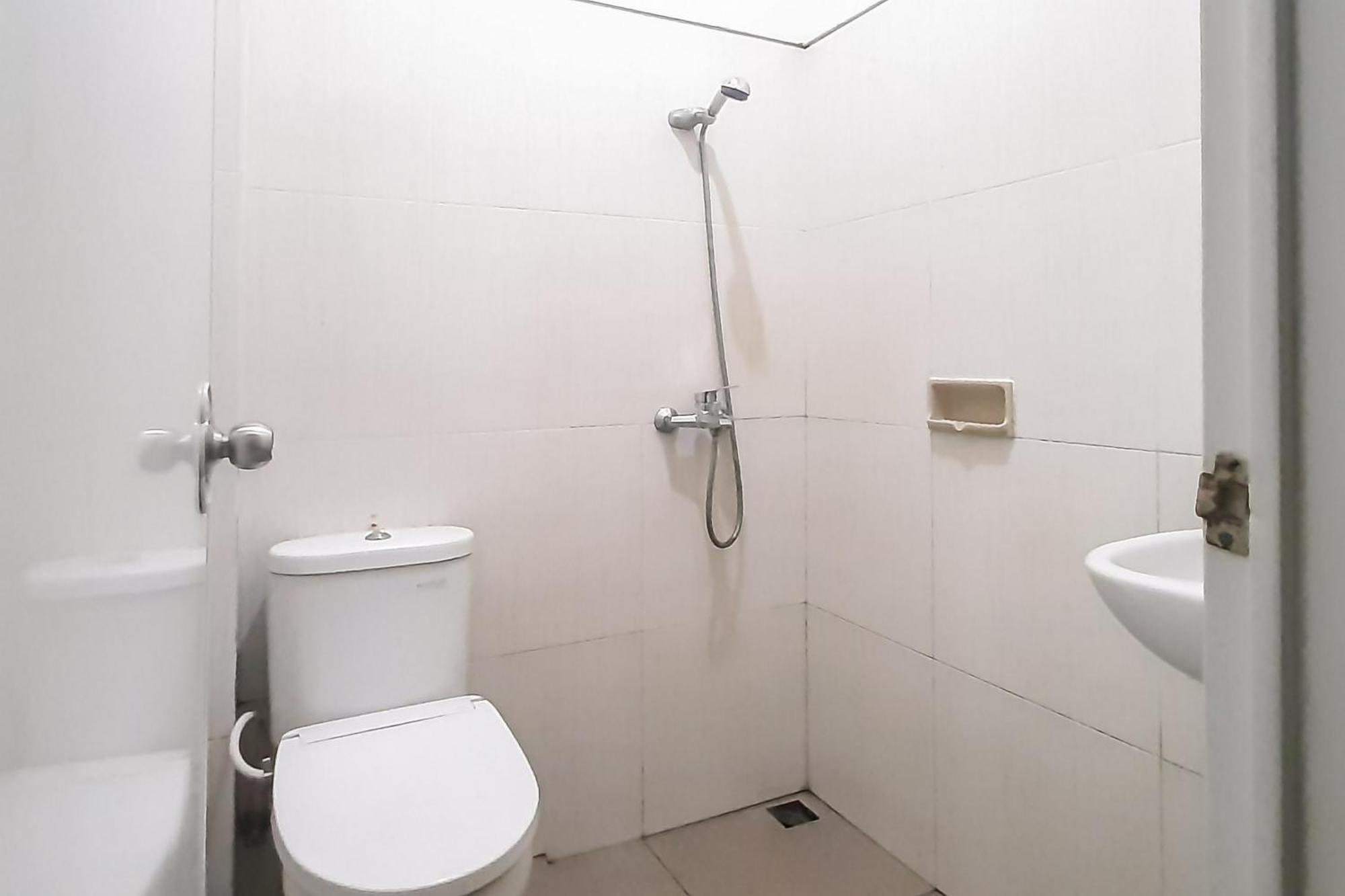Hotel Reddoorz Syariah Near Transmart Mall 2*