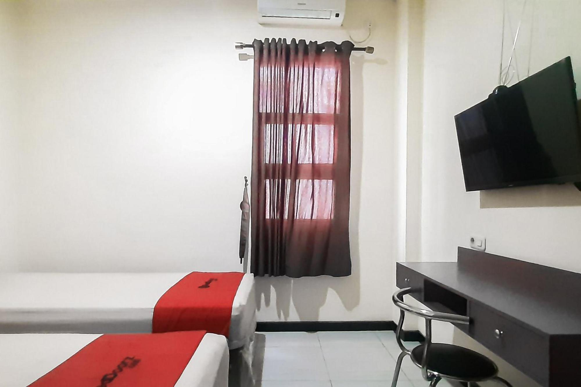 Reddoorz Syariah Near Transmart Mall Hotel
