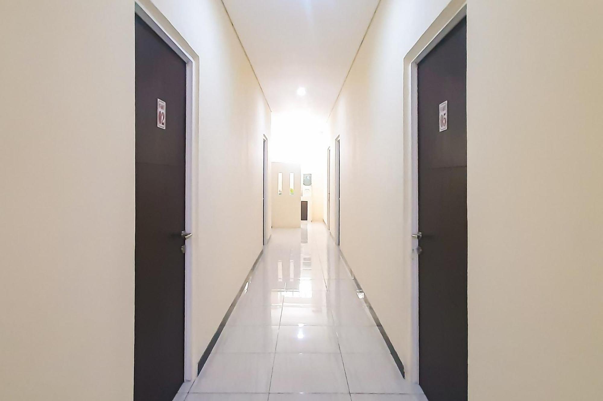 Hotel Reddoorz Syariah Near Transmart Mall