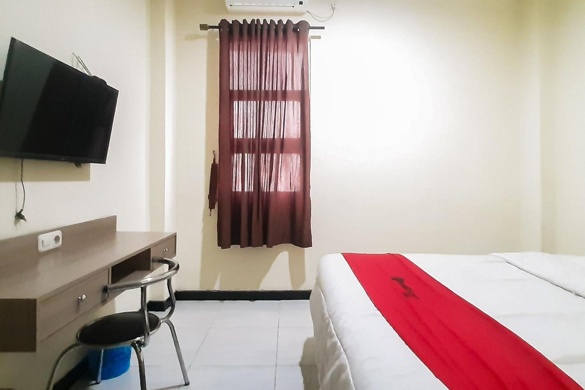 Hotel Reddoorz Syariah Near Transmart Mall 2*