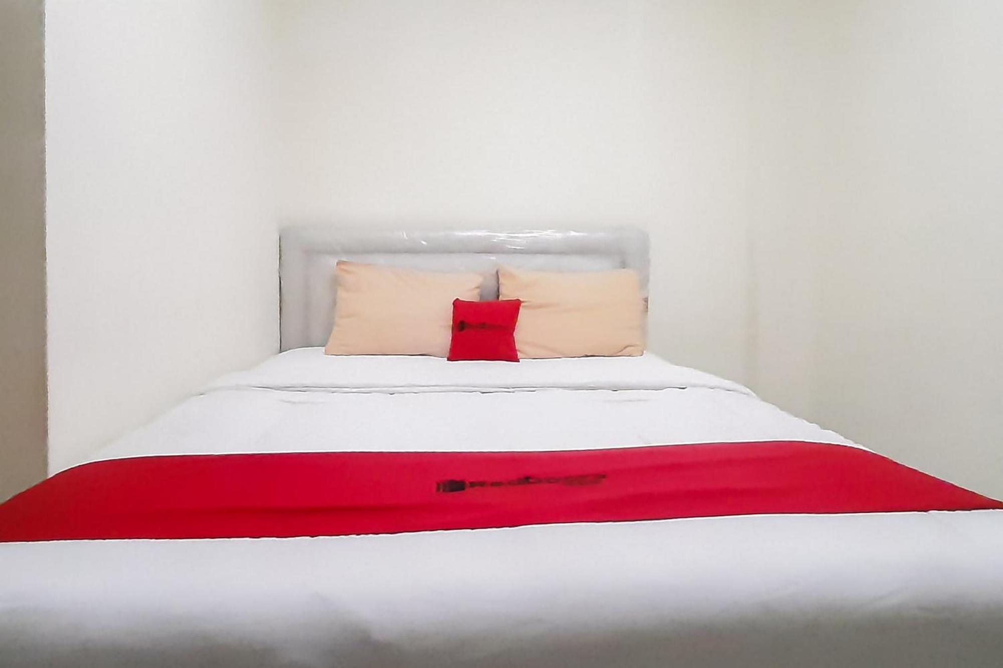 Reddoorz Syariah Near Transmart Mall 2*