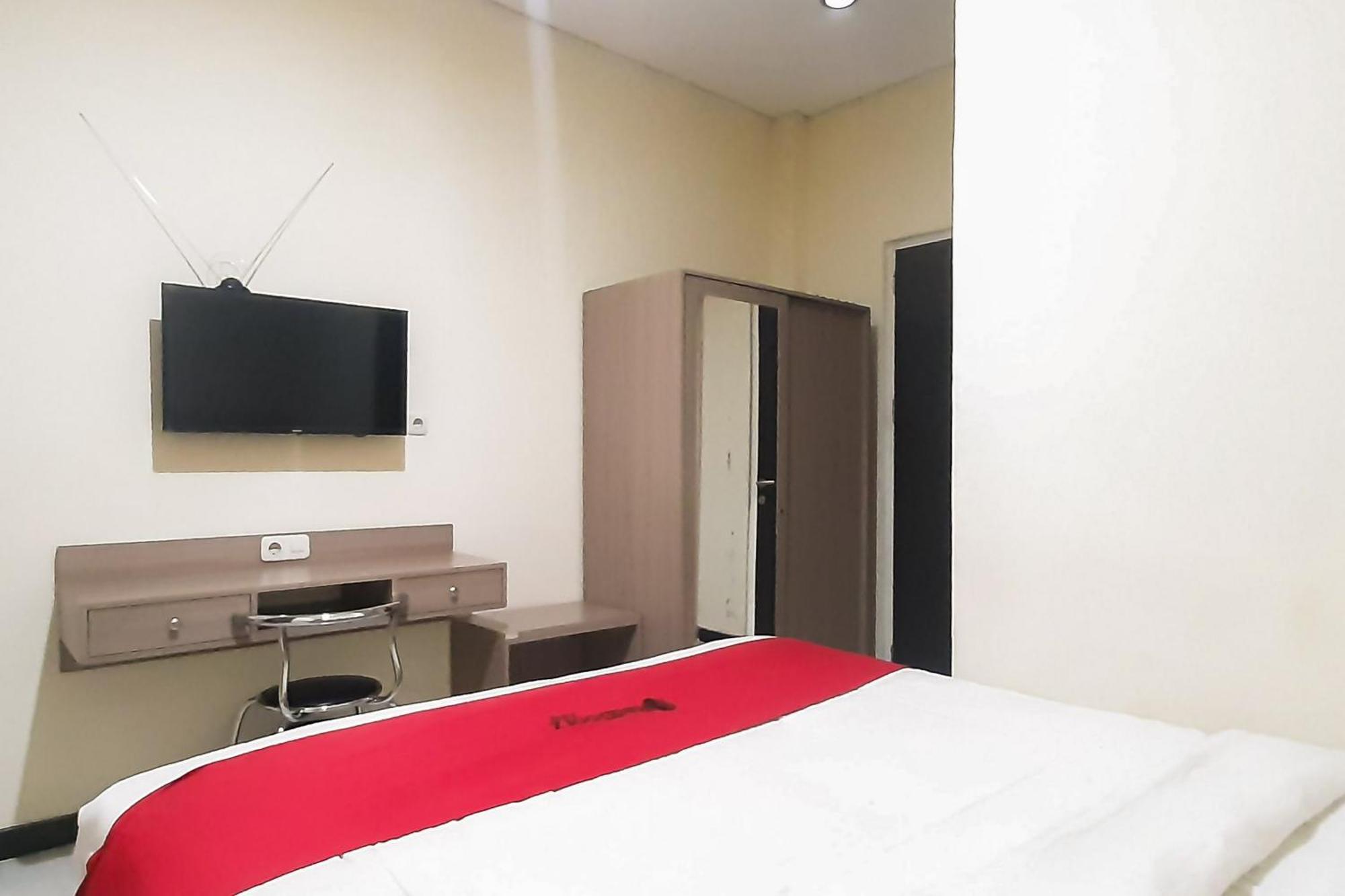 Hotel Reddoorz Syariah Near Transmart Mall