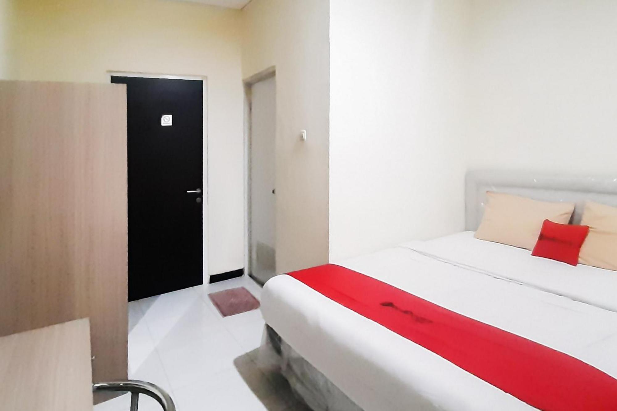 Reddoorz Syariah Near Transmart Mall Hotel 2*