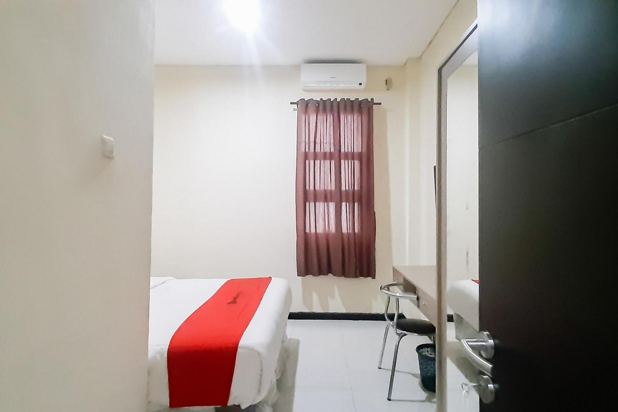 Hotel Reddoorz Syariah Near Transmart Mall 2*