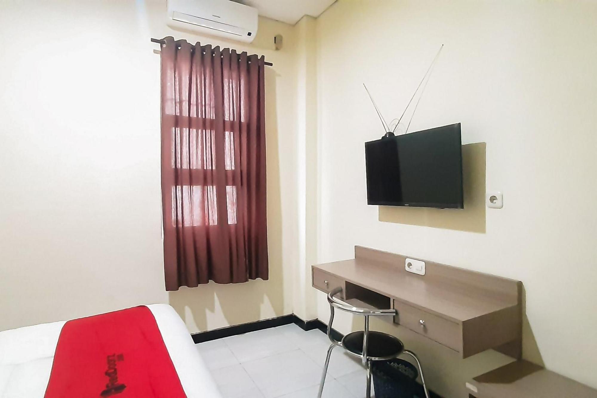 Reddoorz Syariah Near Transmart Mall Hotel 2*